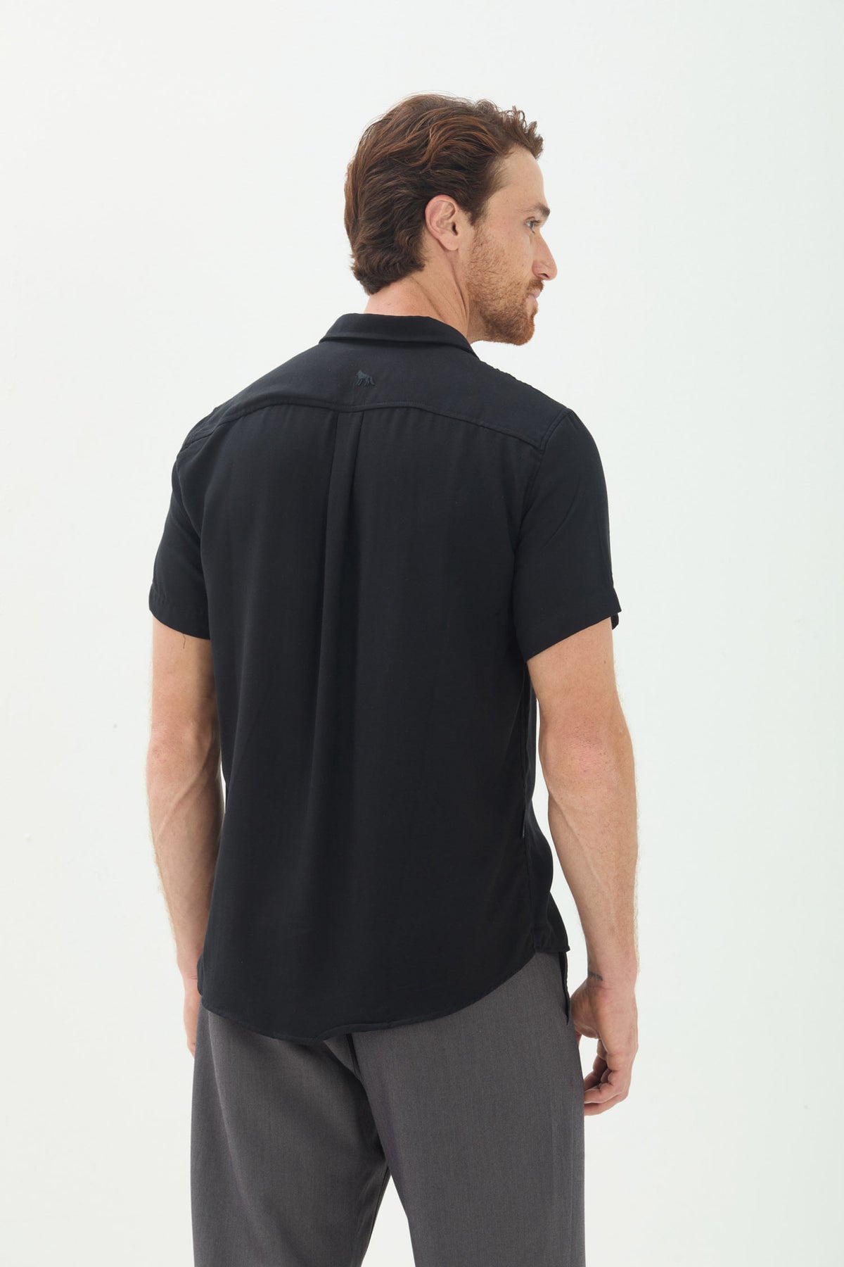 Camisa Manga Curta Leve Masculino Acostamento Preto