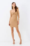 Vestido Curto Busto Franzido com Argola ACT Feminino Sand C/ Dourado