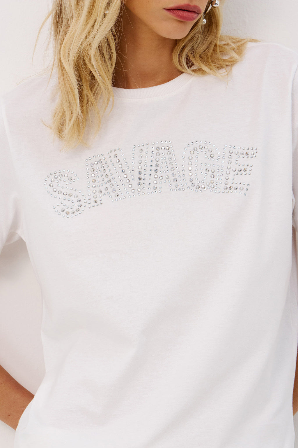 T-Shirt Lettering Strass Feminina Inblanche Off White