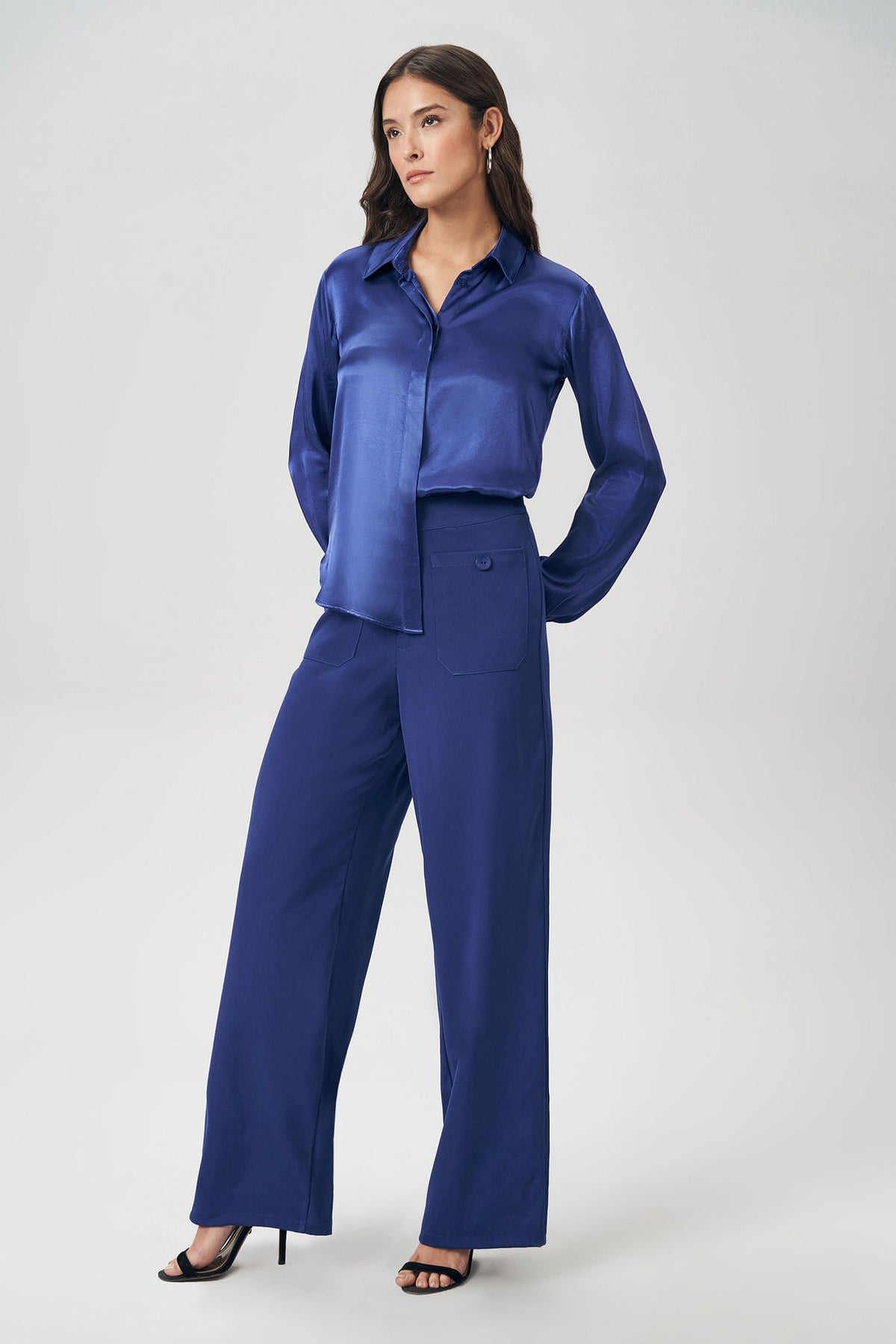 Camisa Acetinada Fluída Feminina Acostamento Ultramarine