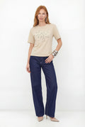 T-Shirt Flow Estampa Frontal  ACT Feminina Sand