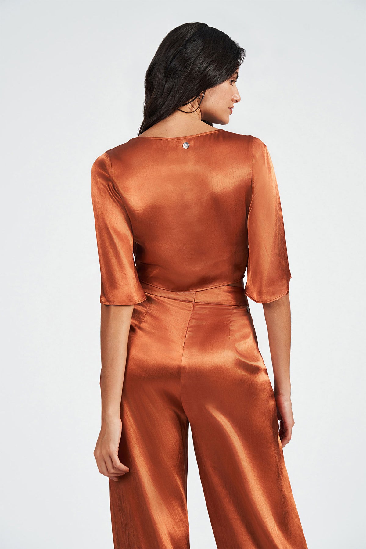 Blusa Acetinada Detalhe Argola  Acostamento Coffee