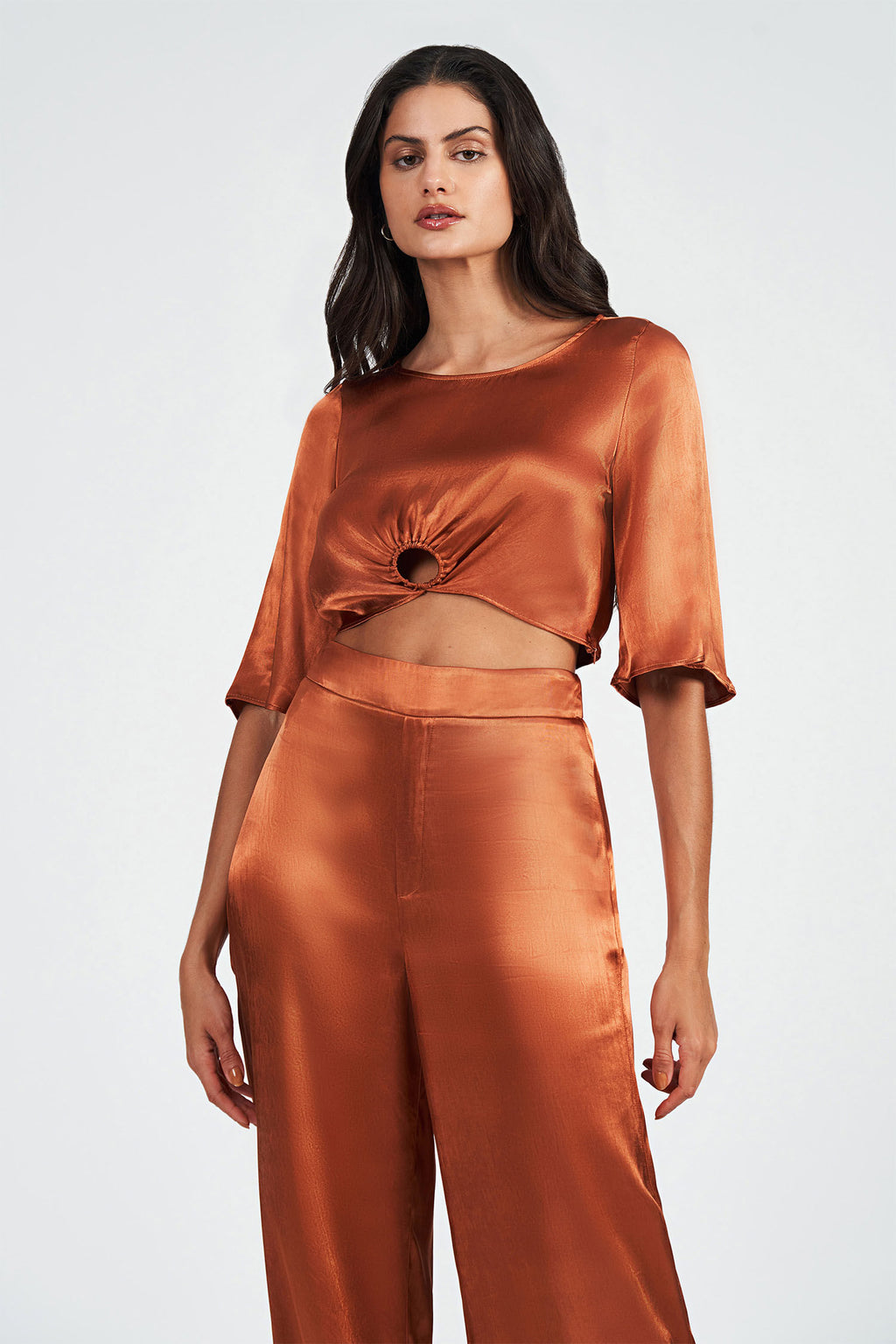 Blusa Acetinada Detalhe Argola  Acostamento Coffee