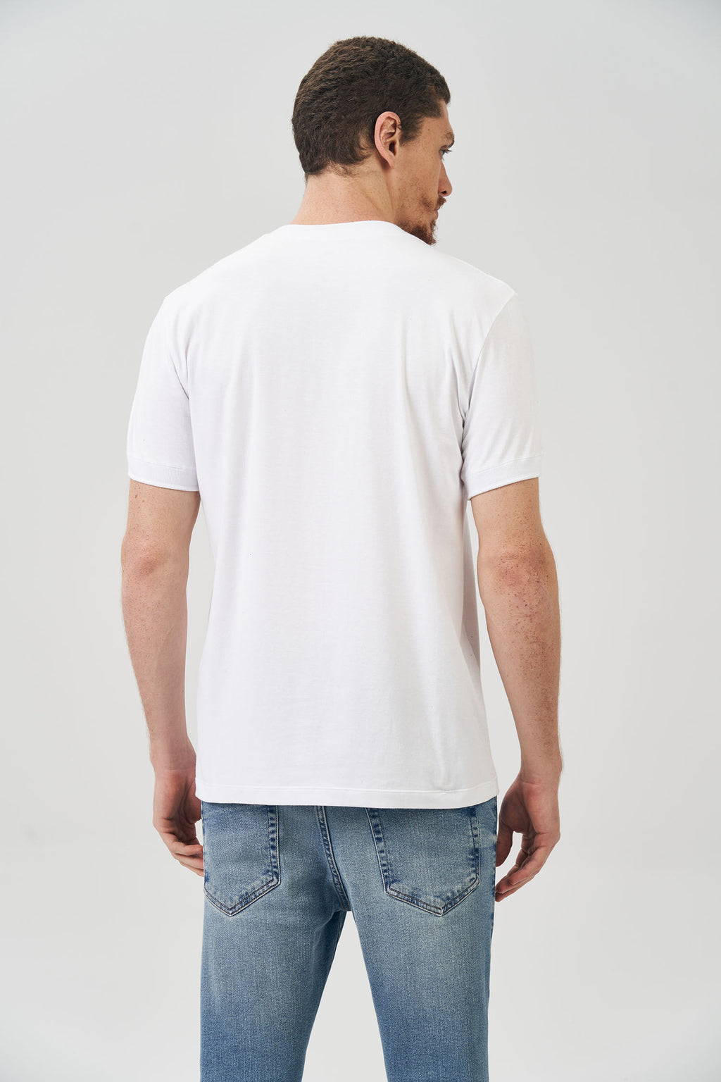 Camiseta Gola Média Masculina Acostamento Branco