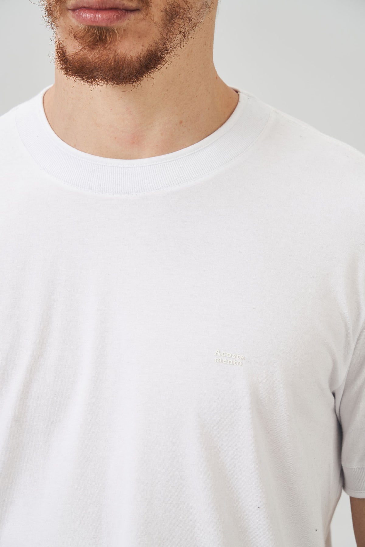 Camiseta Gola Média Masculina Acostamento Branco