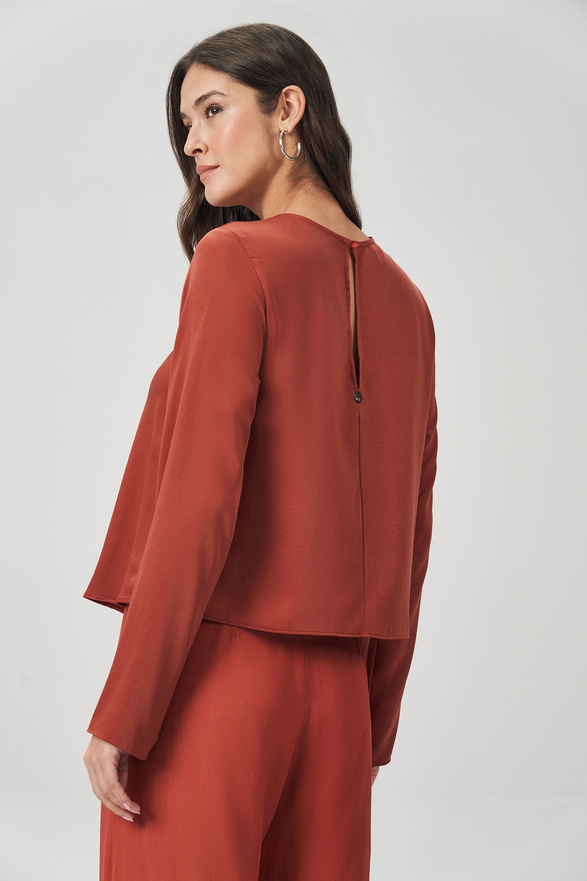 Blusa Acetinada Busto Vazado Feminina Acostamento Cassis