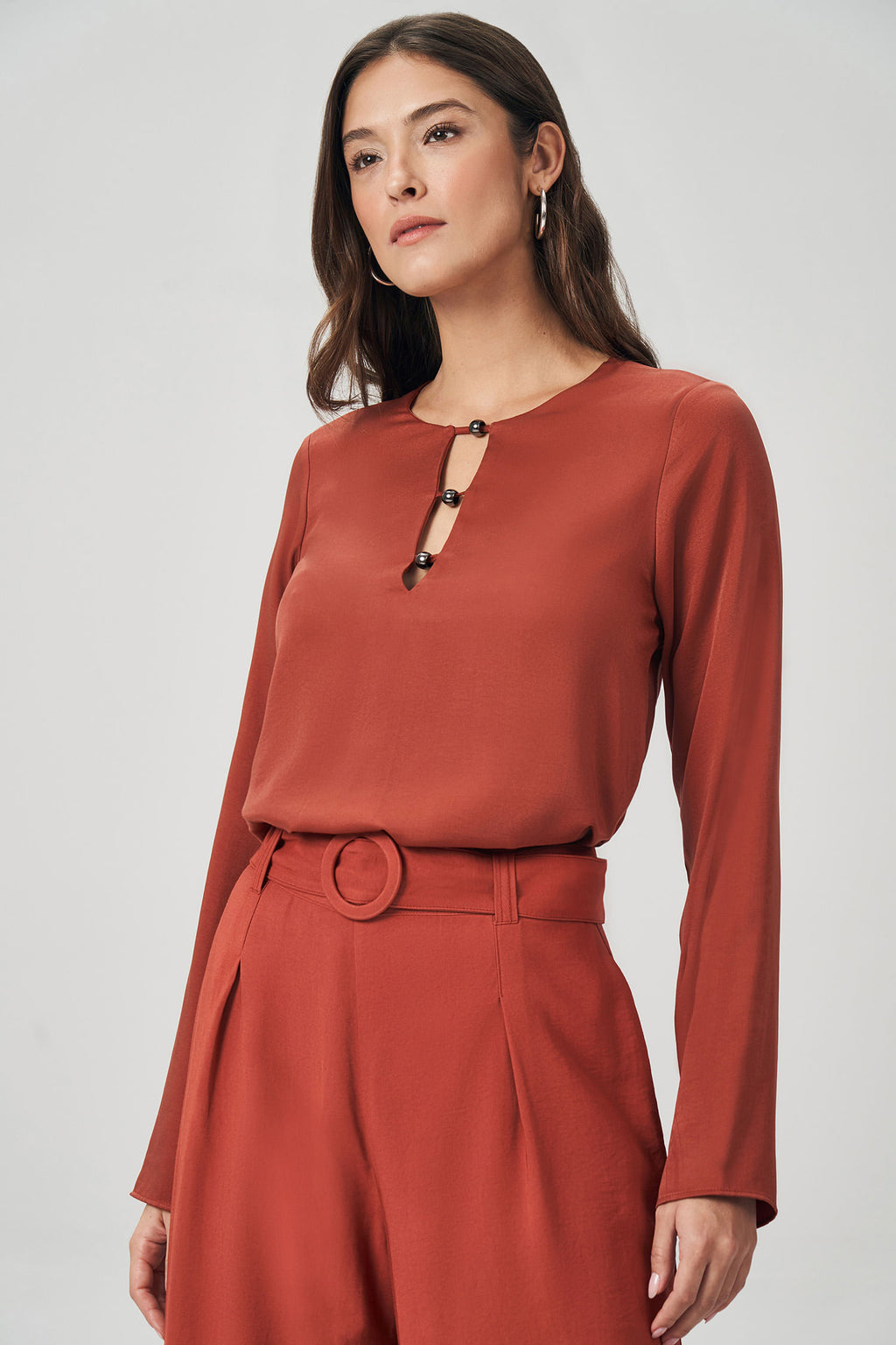 Blusa Acetinada Busto Vazado Feminina Acostamento Cassis