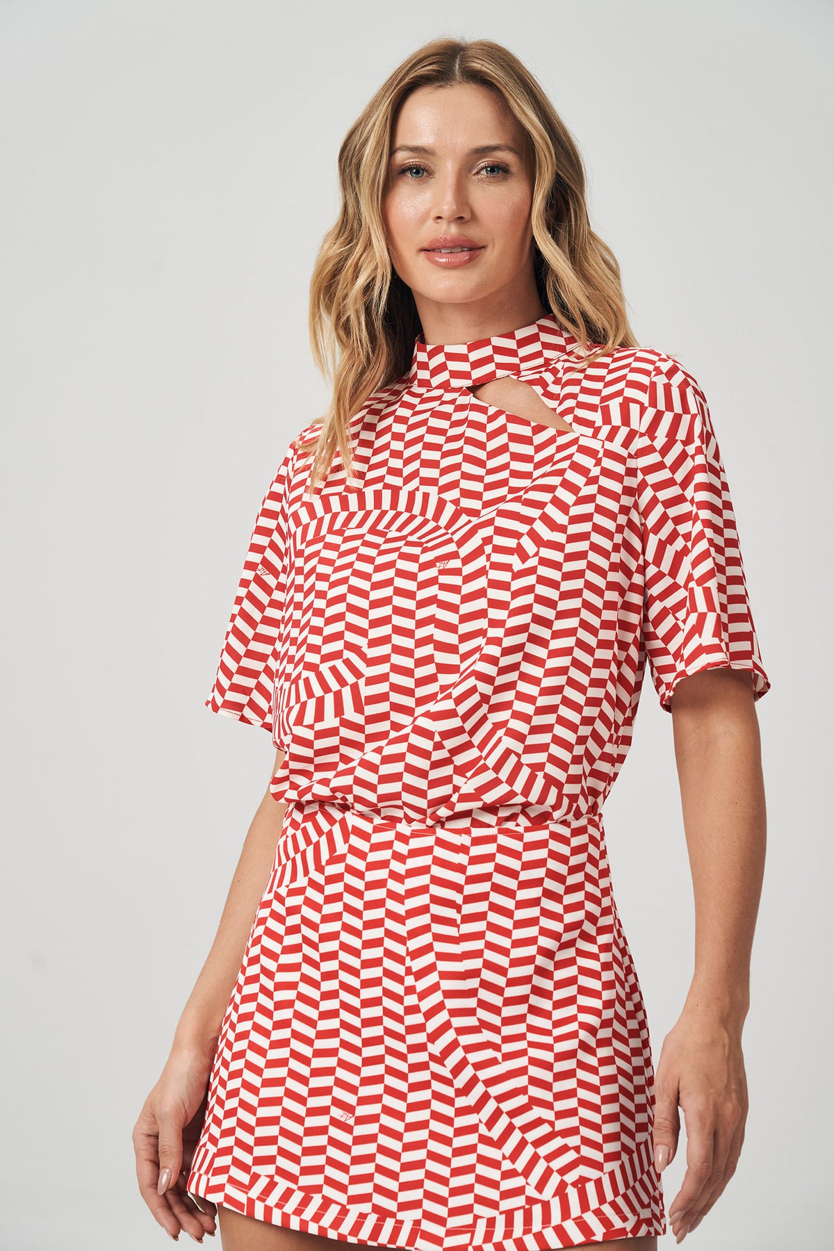 Blusa Vazado Local Feminina Acostamento Red Mosaic