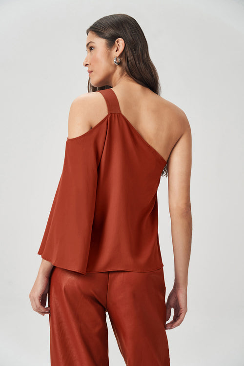 Blusa Assimétrica Acetinada Feminina Acostamento Cassis