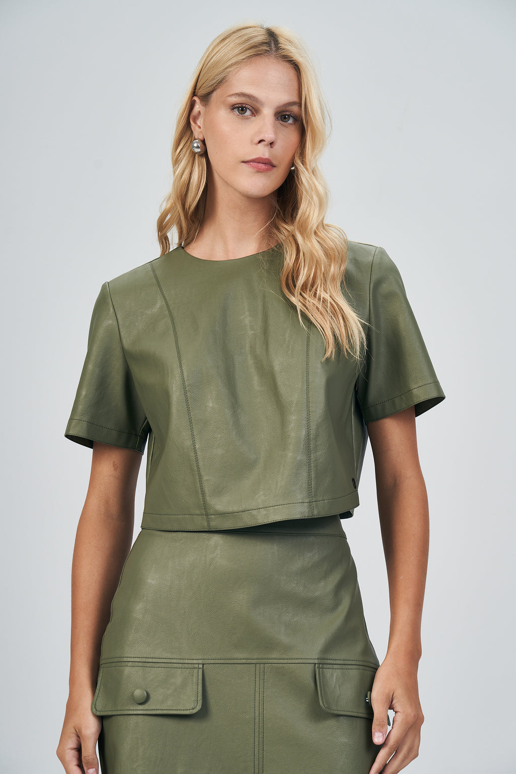 Blusa Details PU Feminina Acostamento Amendoa