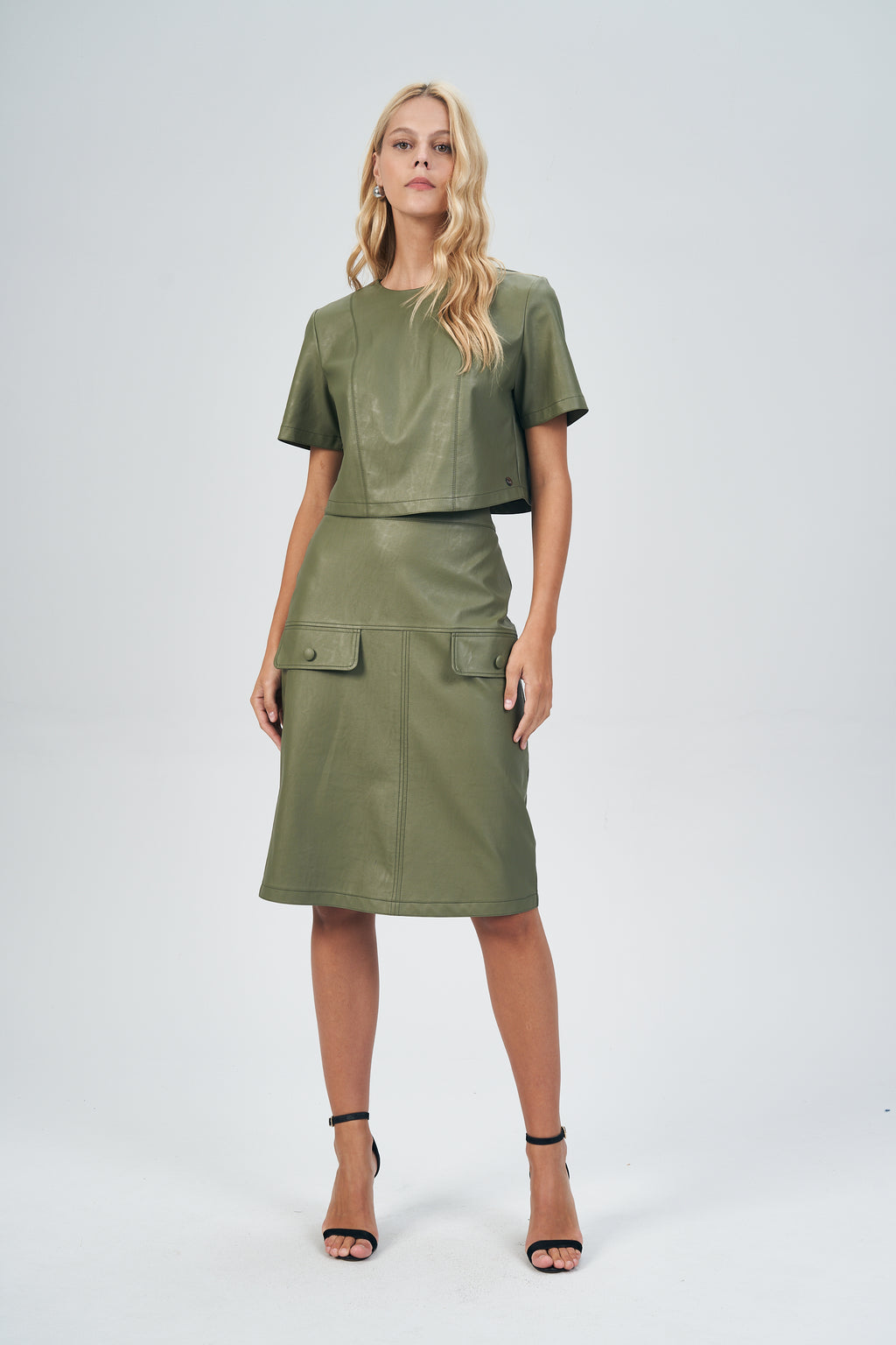 Blusa Details PU Feminina Acostamento Amendoa