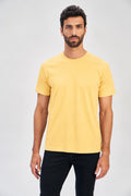 Camiseta Detalhe na Manga Masculina Acostamento Amarelo Solar