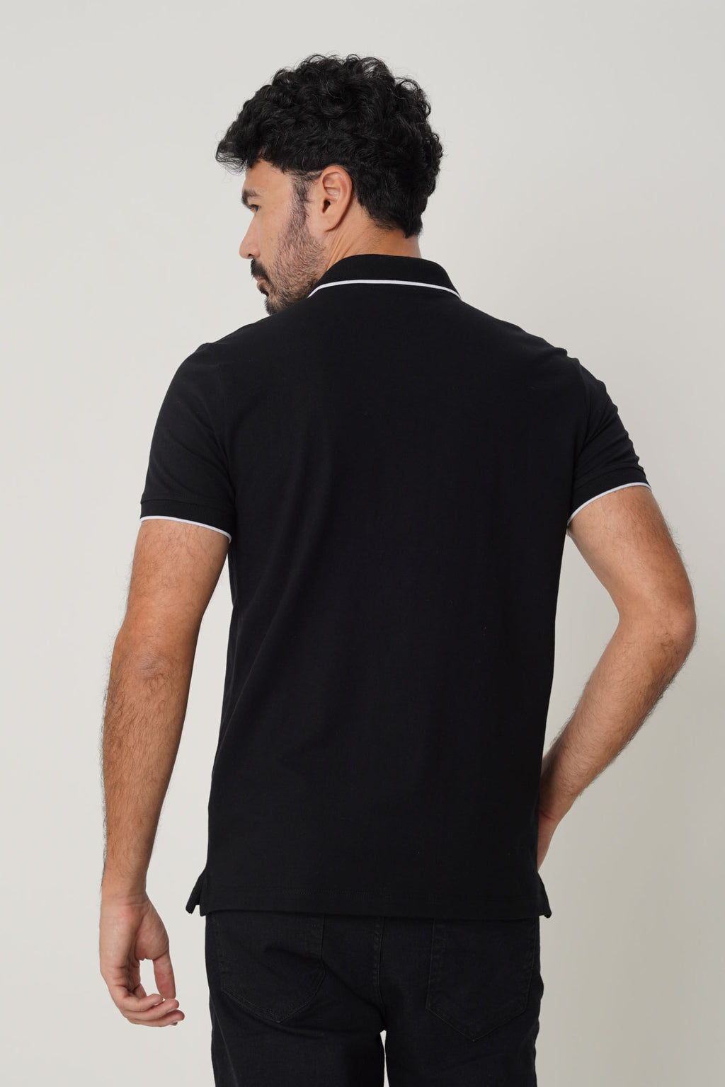 Polo Bordada Gola Friso Masculina Acostamento Preto