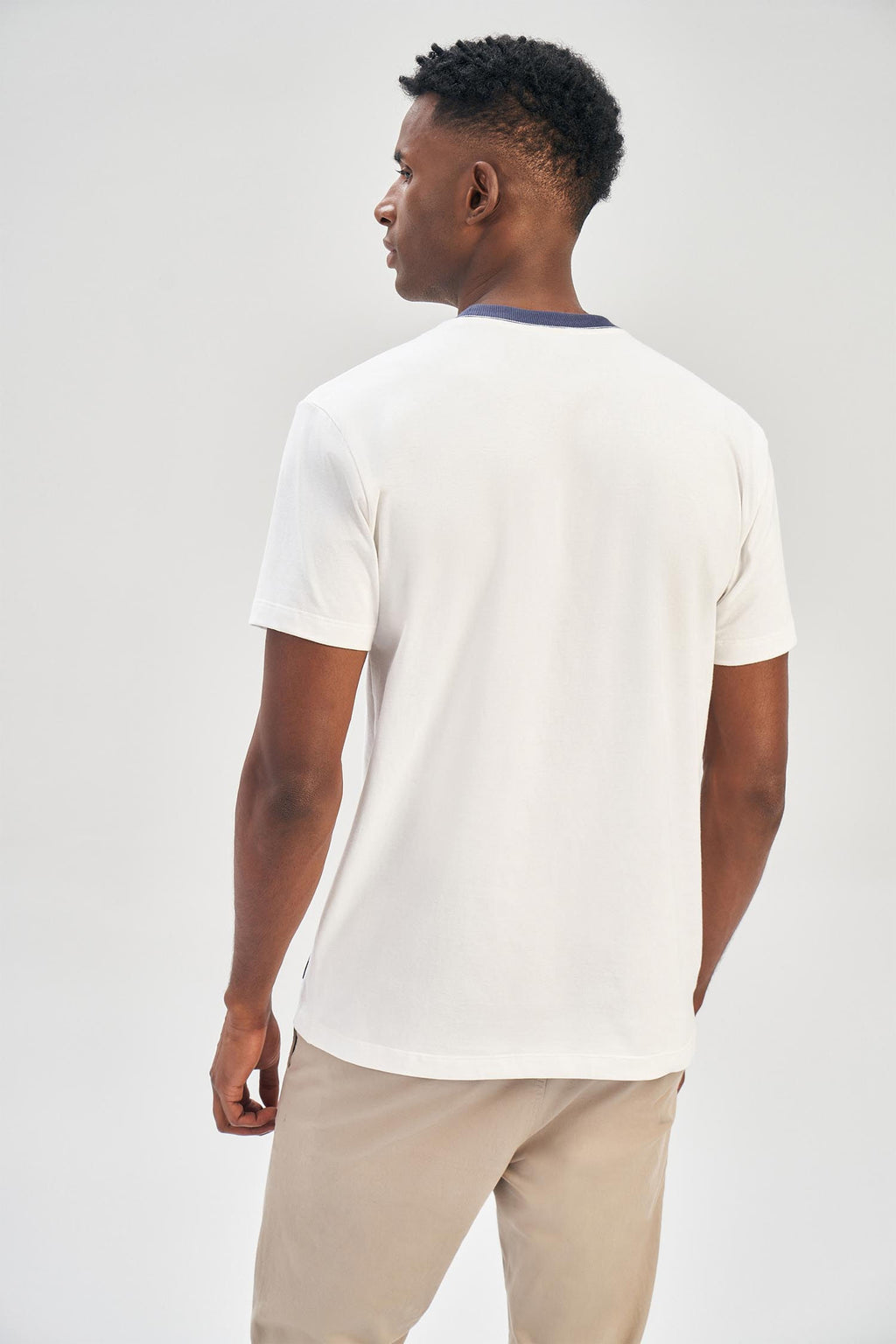 Camiseta Gola Color Masculina Acostamento Off White