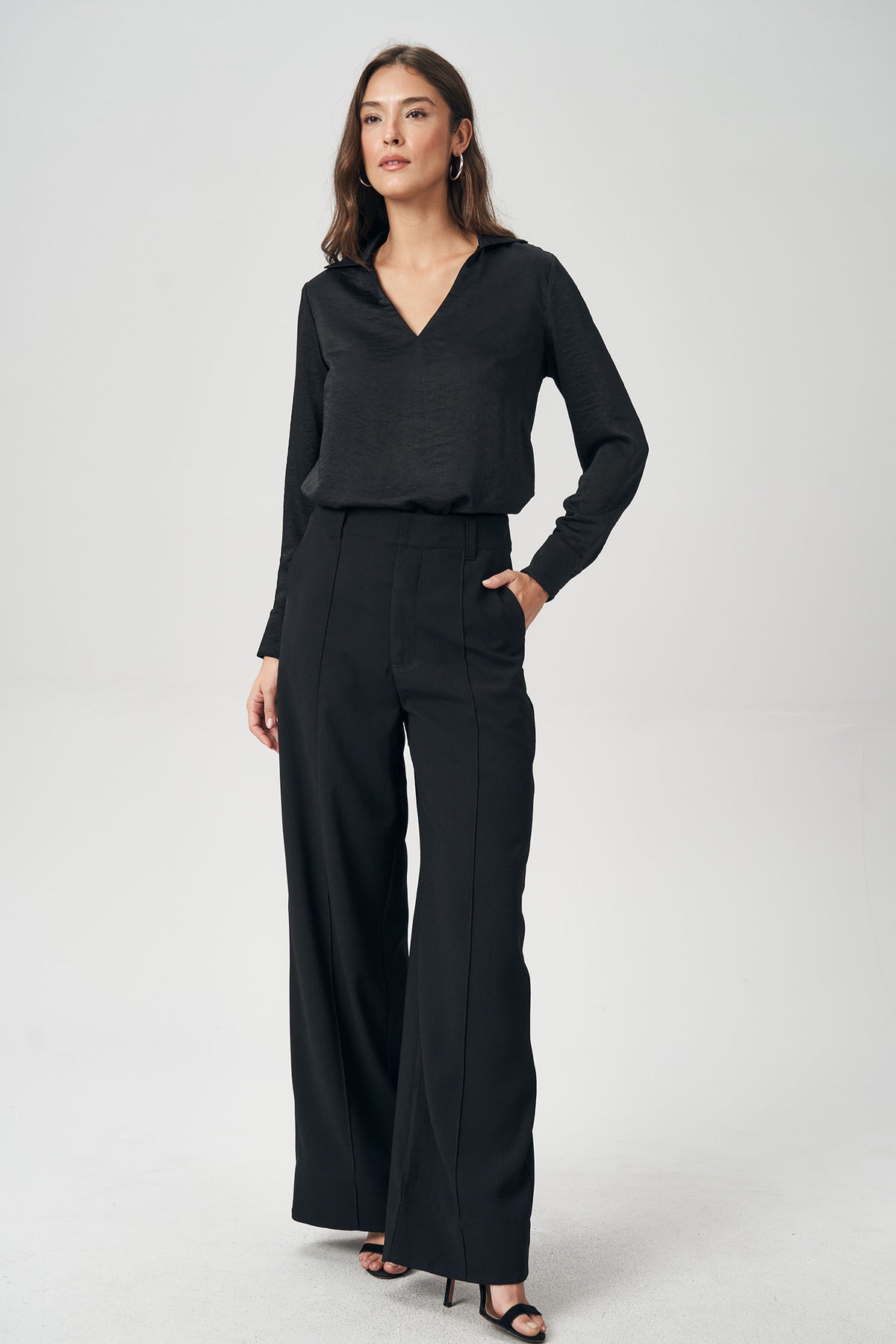 Blusa Manga Longa Acetinada Feminina Acostamento Preto