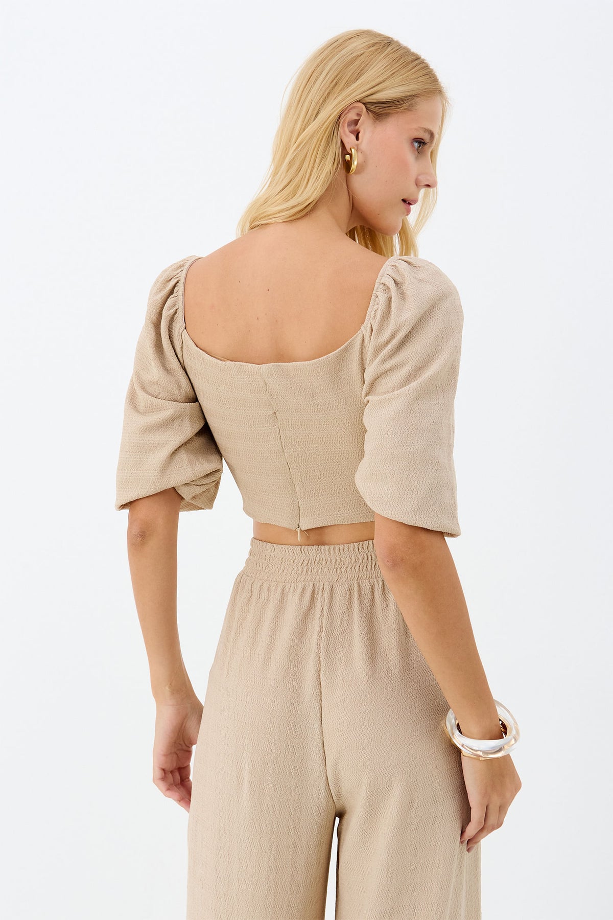 Blusa Cropped com Argola Frontal ACT Feminino Sand