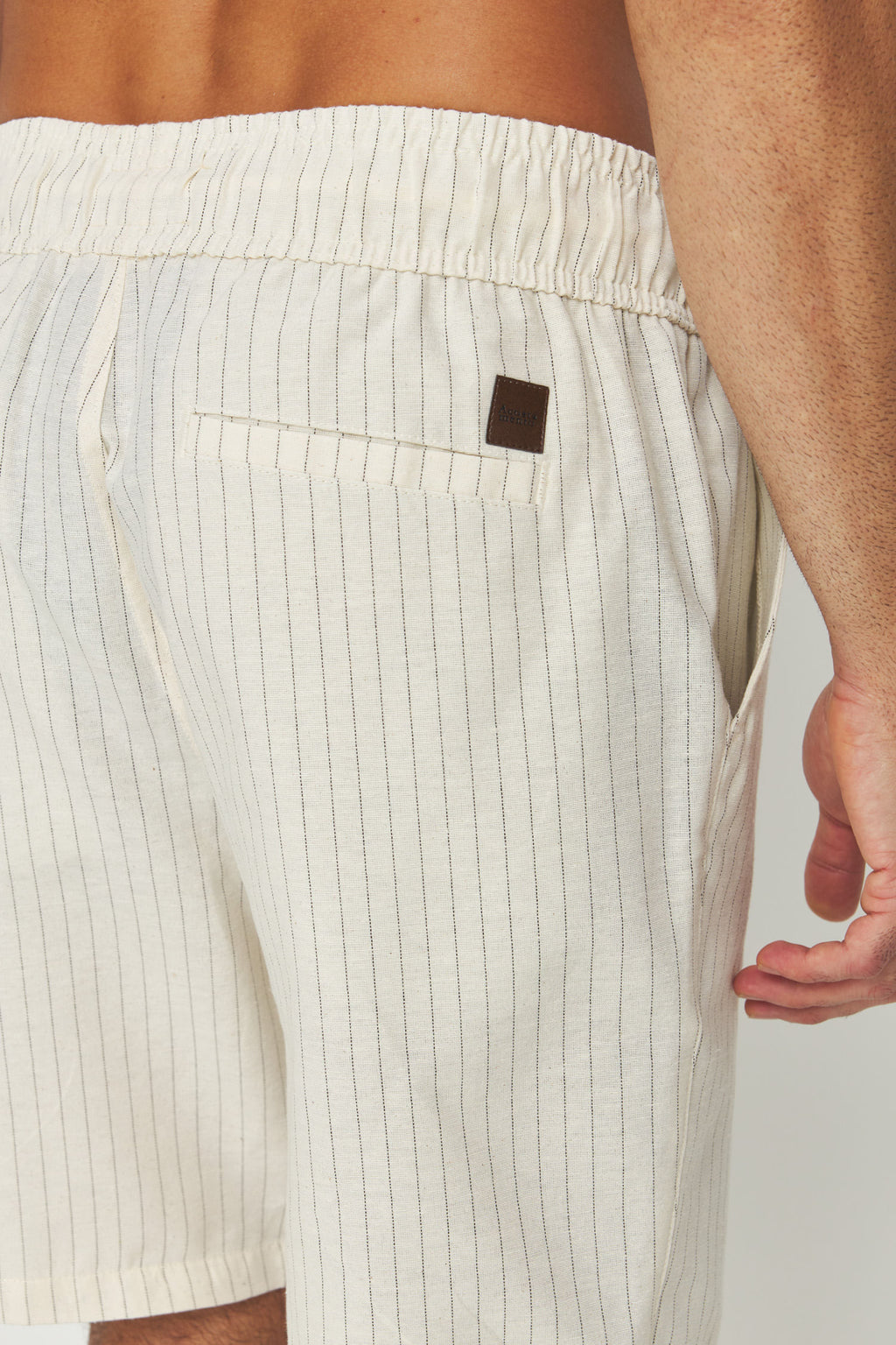 Bermuda Minimalista Masculina Acostamento Off White