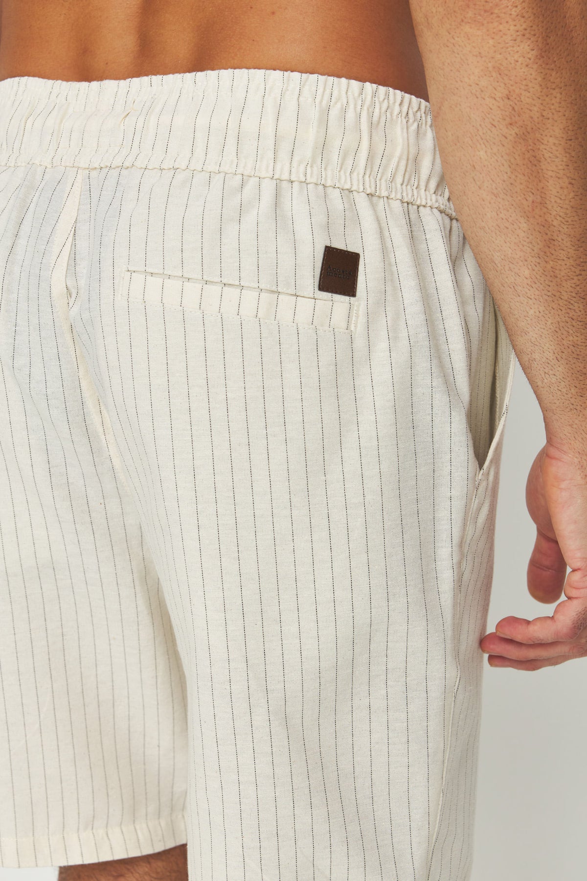 Bermuda Minimalista Masculina Acostamento Off White