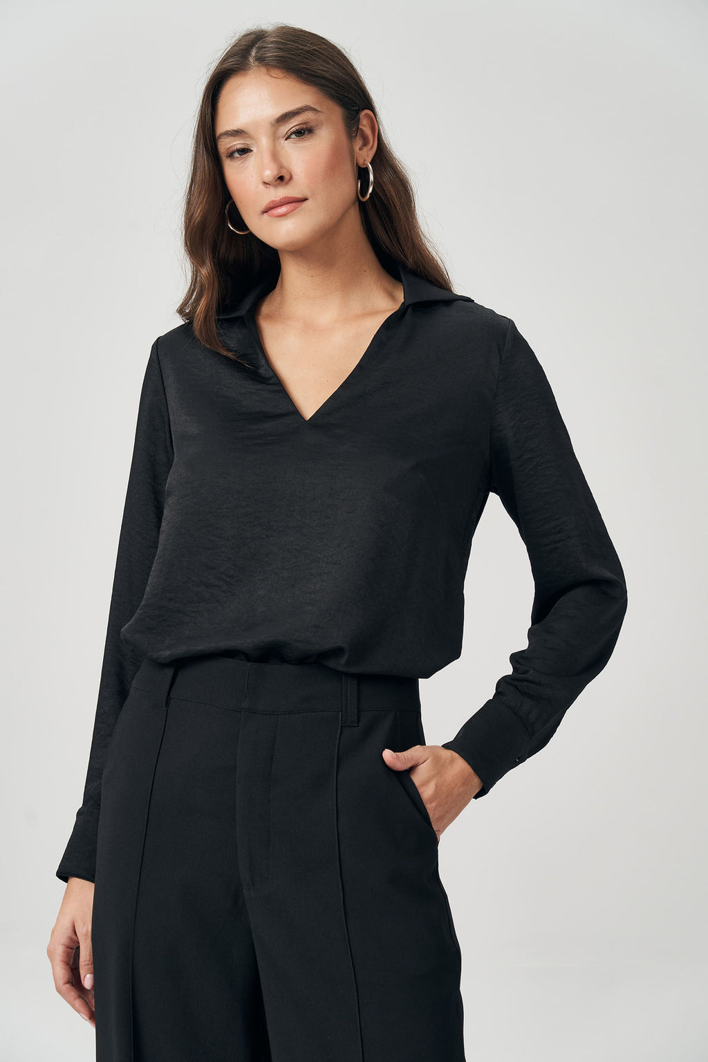Blusa Manga Longa Acetinada Feminina Acostamento Preto