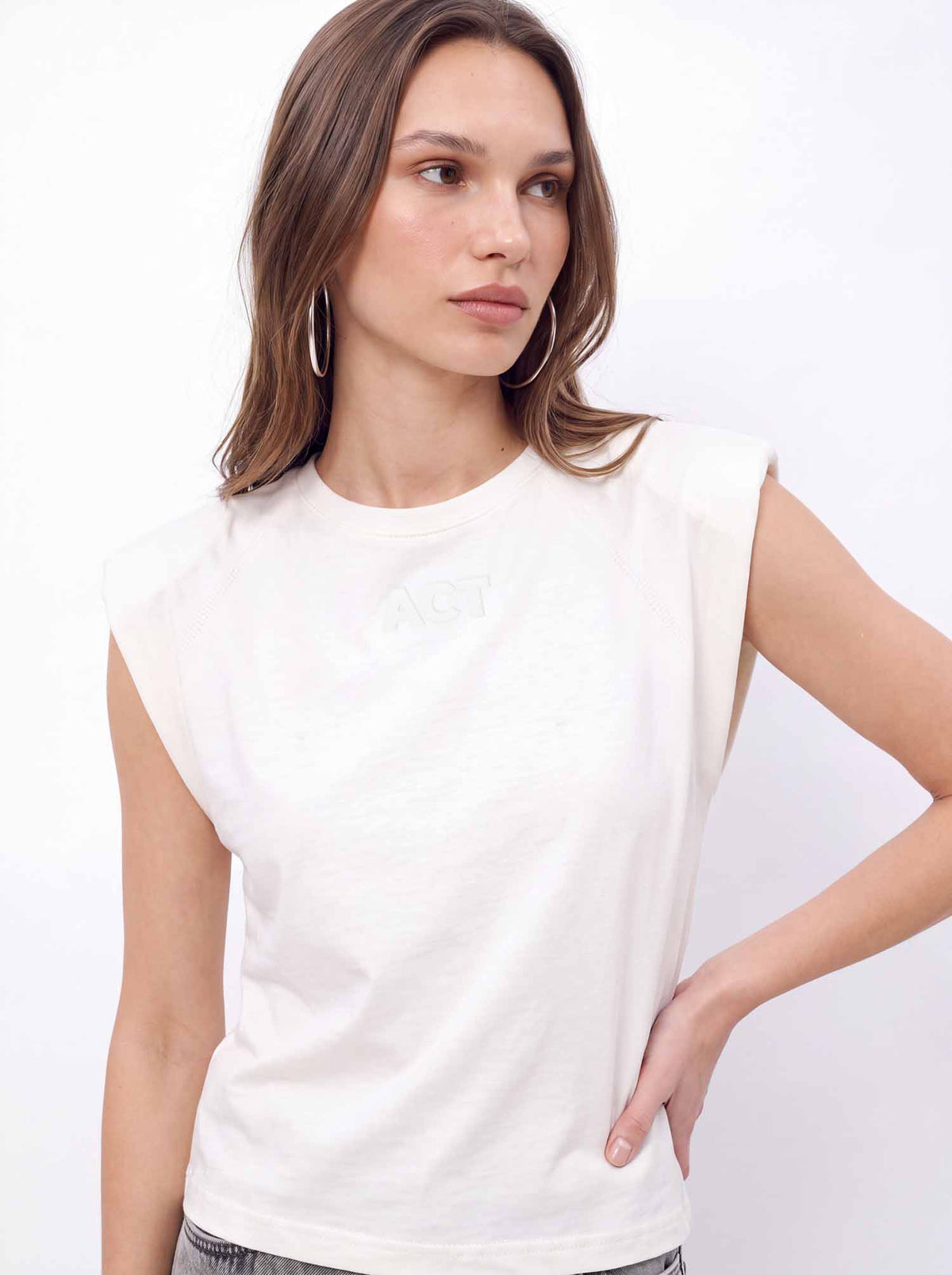 T-Shirt Básica ACT Feminina Off White