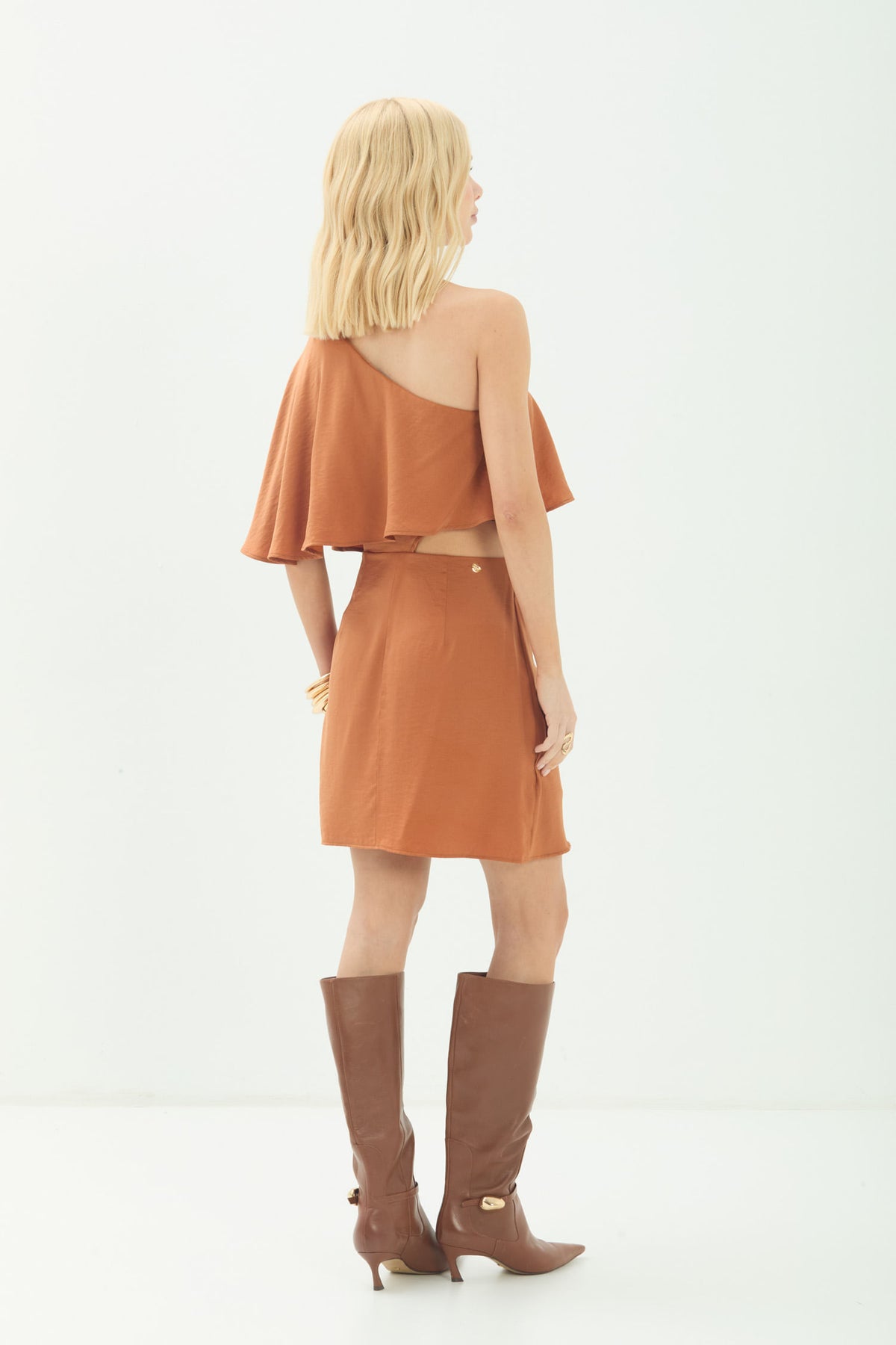 Vestido Curto Ombro Único ACT Feminino Sepia