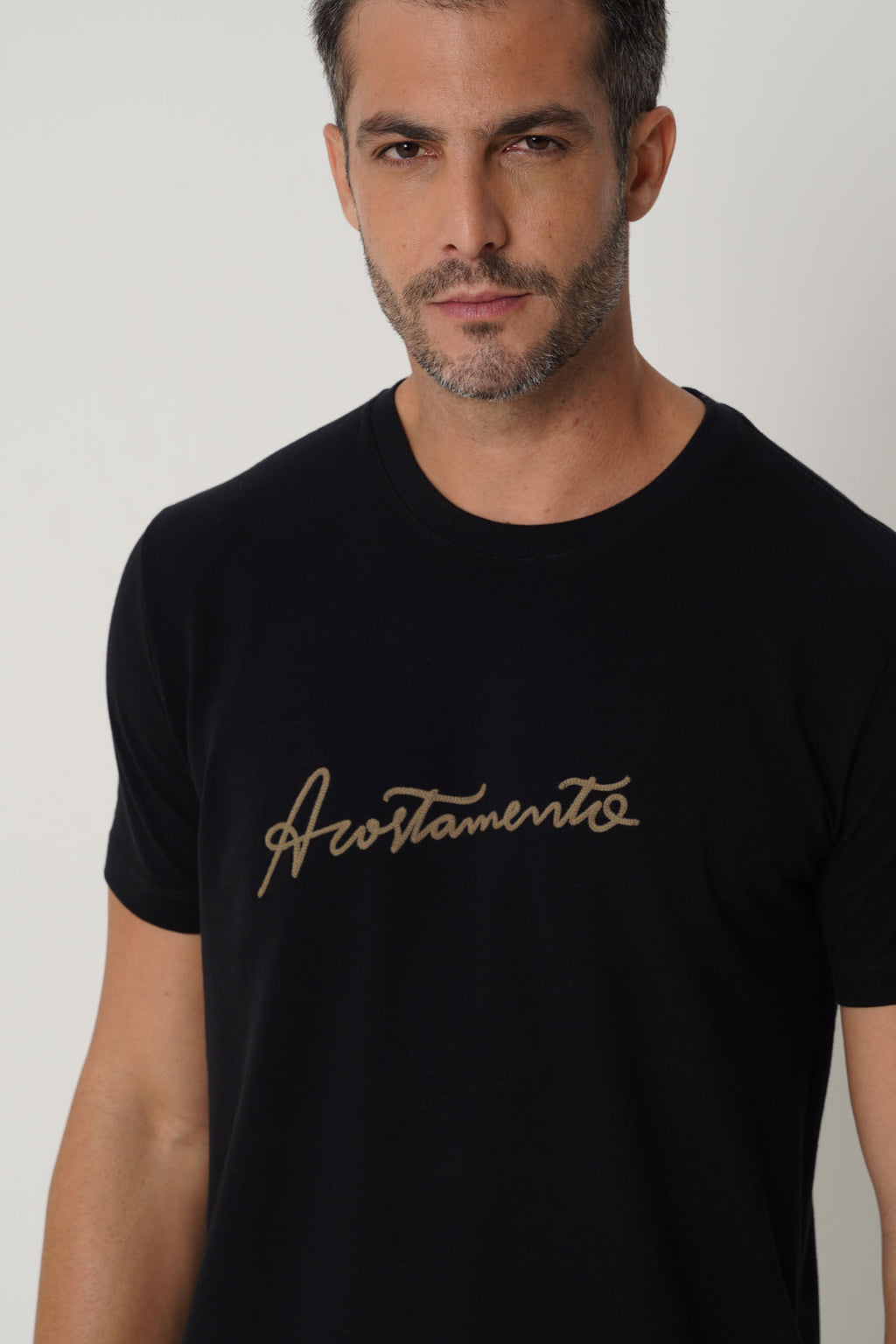 Camiseta Lettering Bordado Masculina Acostamento Preto