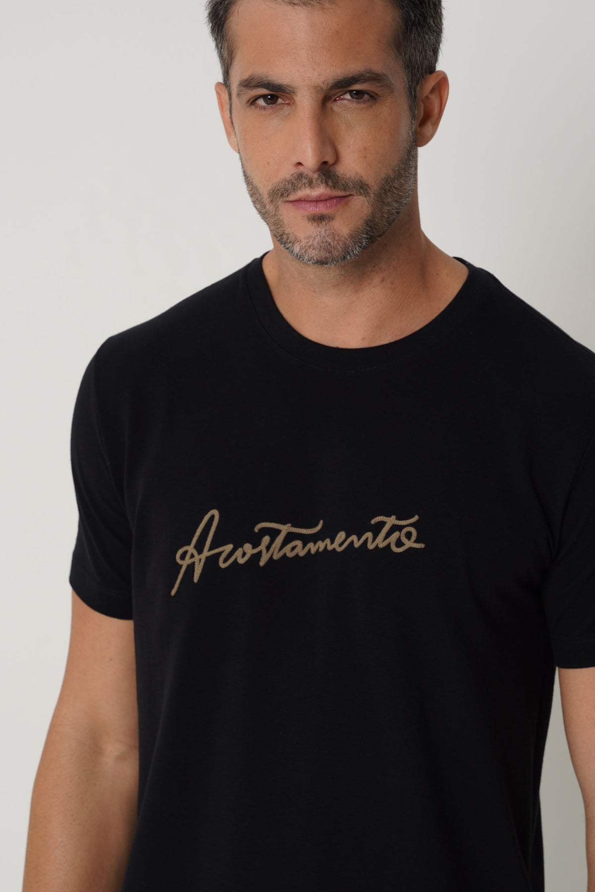 Camiseta Lettering Bordado Masculina Acostamento Preto