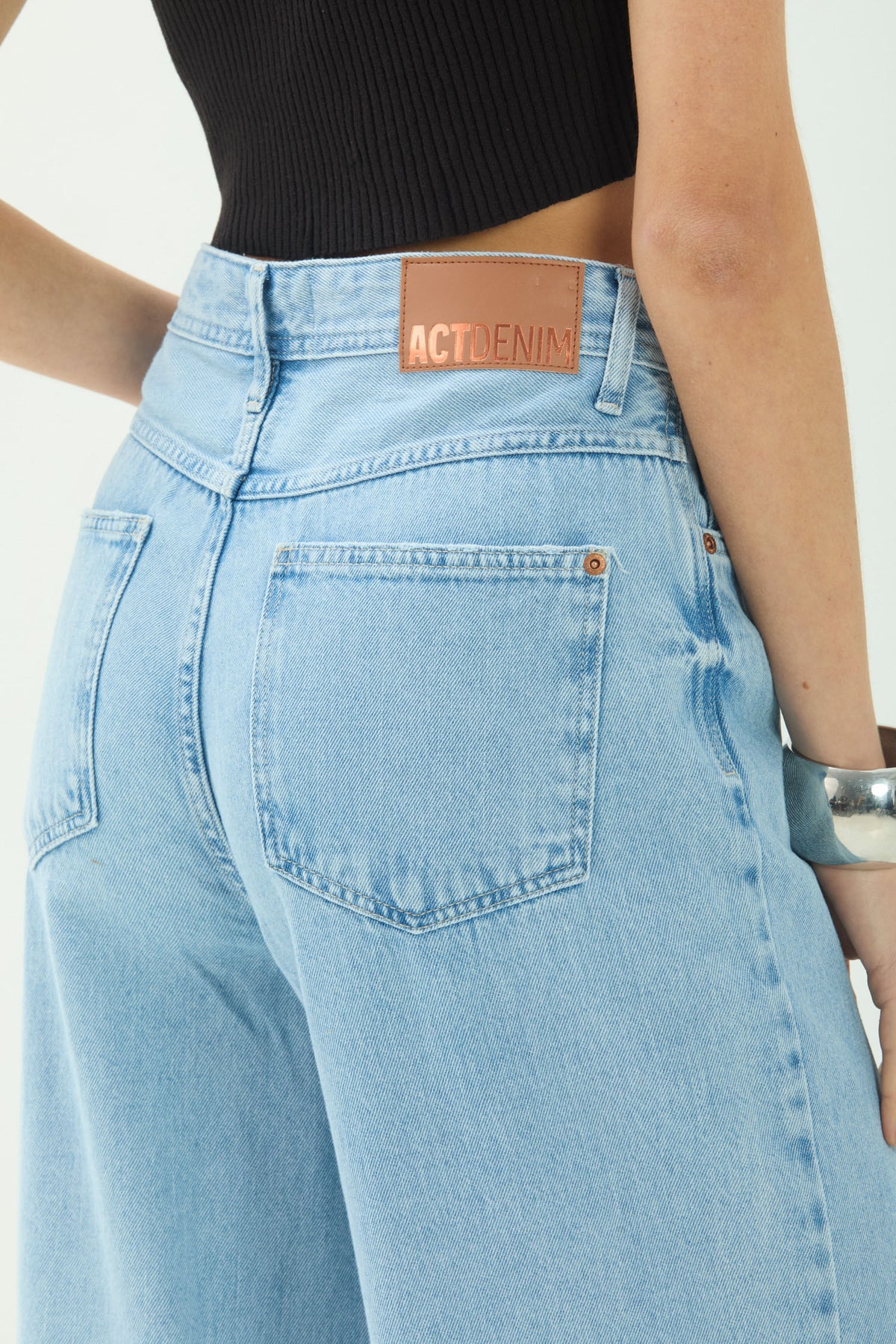 Calça Jeans Wide Detalhes Destroyed ACT Feminina Jeans Claro