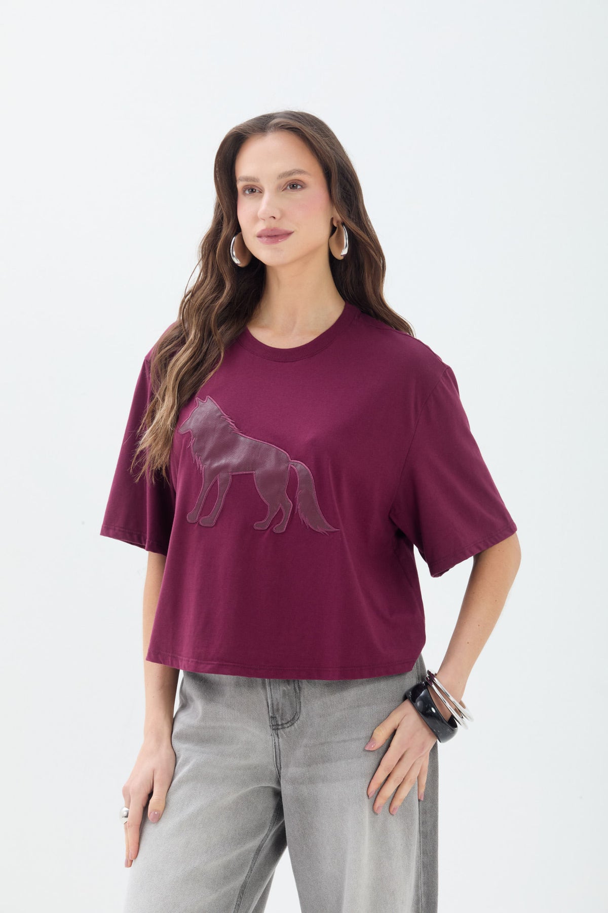 T-Shirt Lobo Aplicado ACT Feminino Deep Ruby
