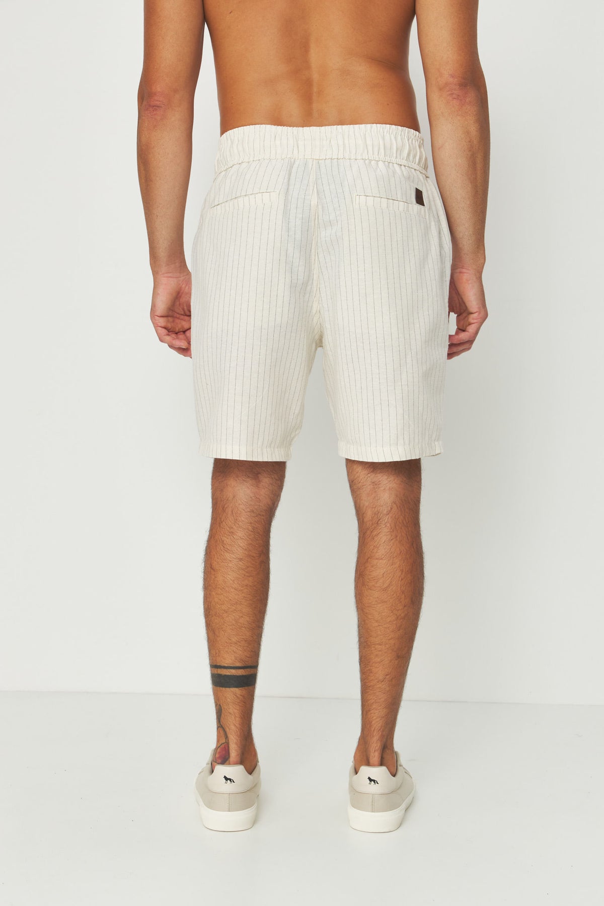 Bermuda Minimalista Masculina Acostamento Off White