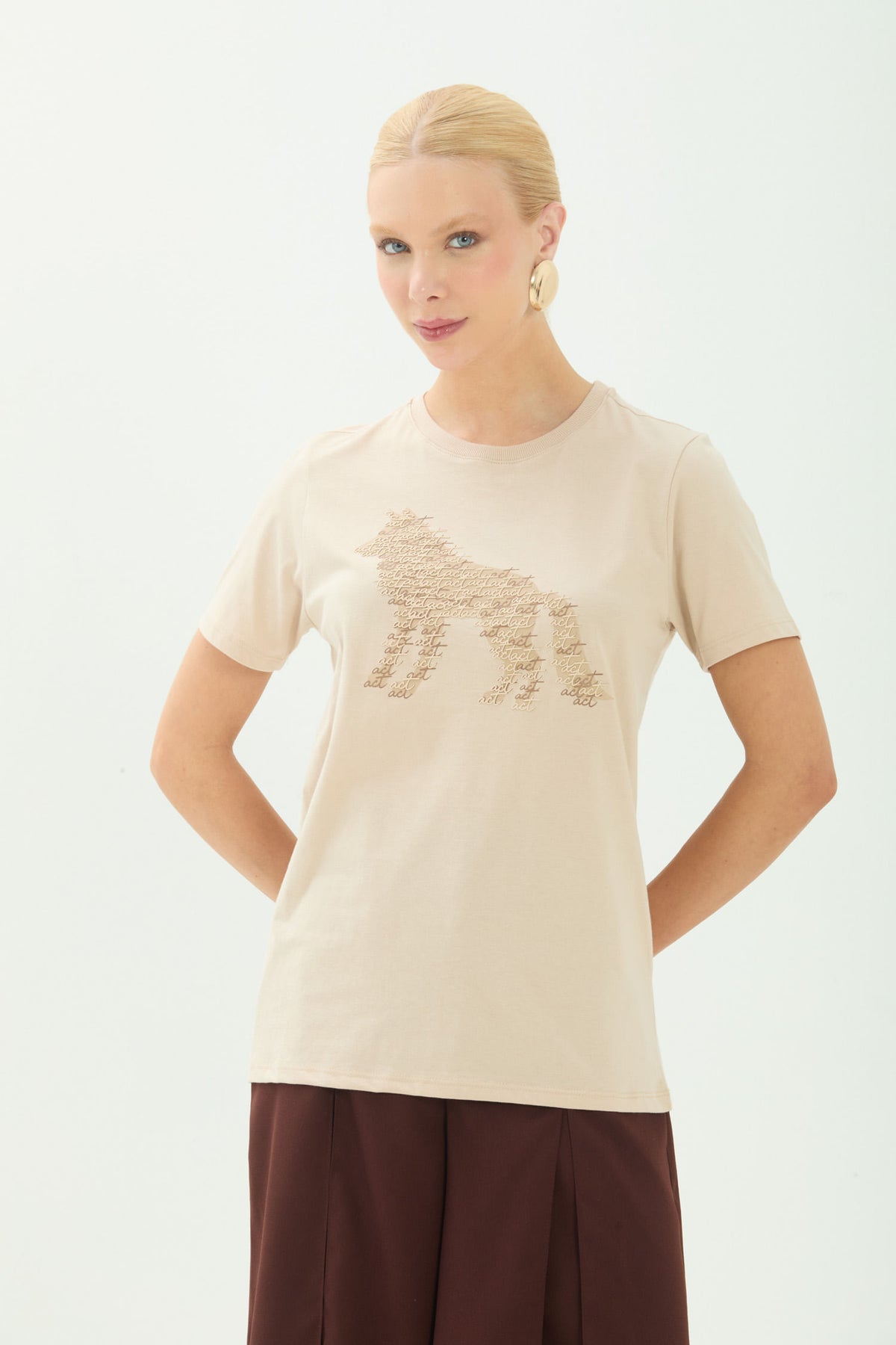 T-Shirt Lobo Lettering ACT Feminina Sand