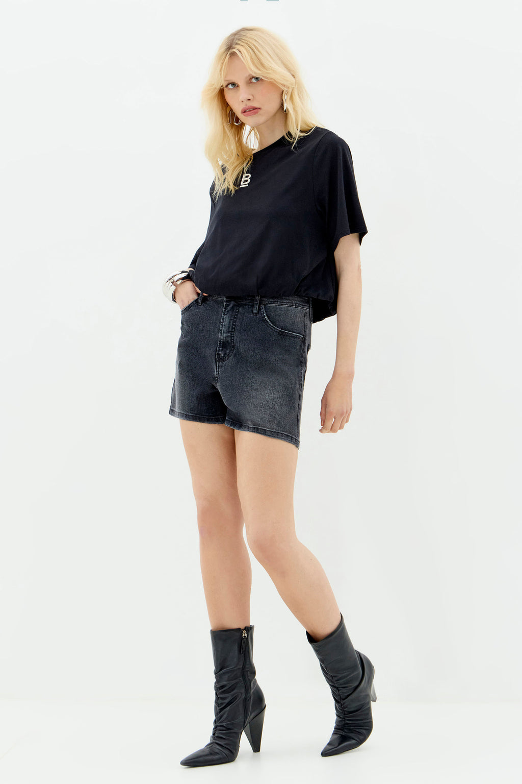 Short Jeans Classic Dark Feminino Inblanche Jeans Escuro