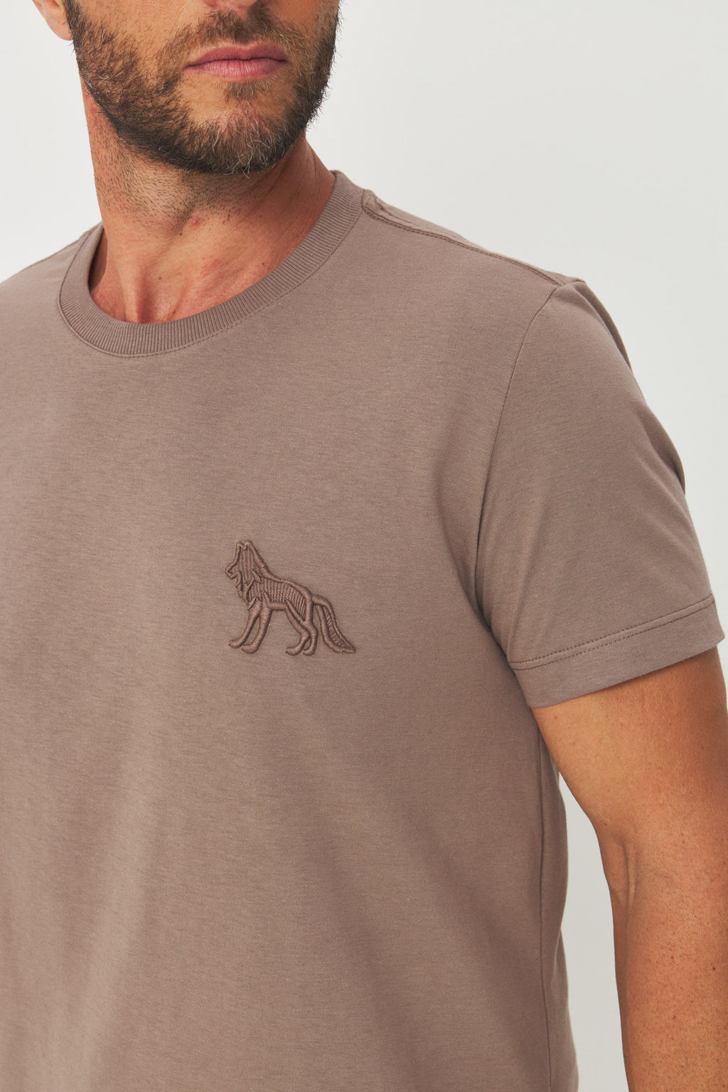 Camiseta Básica Lobo Masculina Acostamento Capuccino