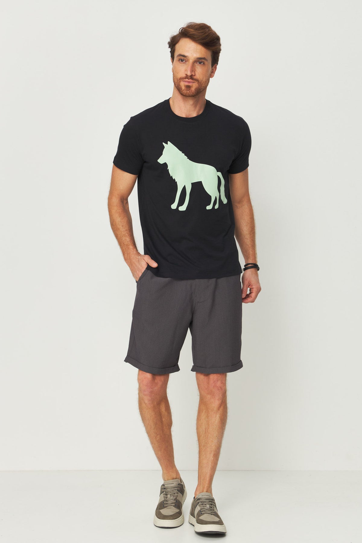 Camiseta Estampa Lobo Frontal Masculino Acostamento Preto C/ Estp Verde Cidreira