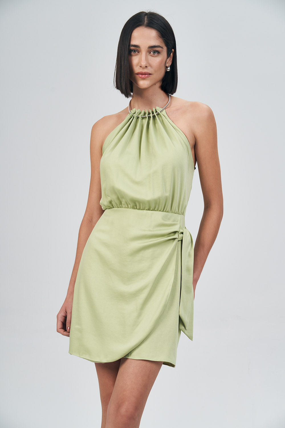 Vestido Acetinado Decote Colar Feminino Acostamento Areia