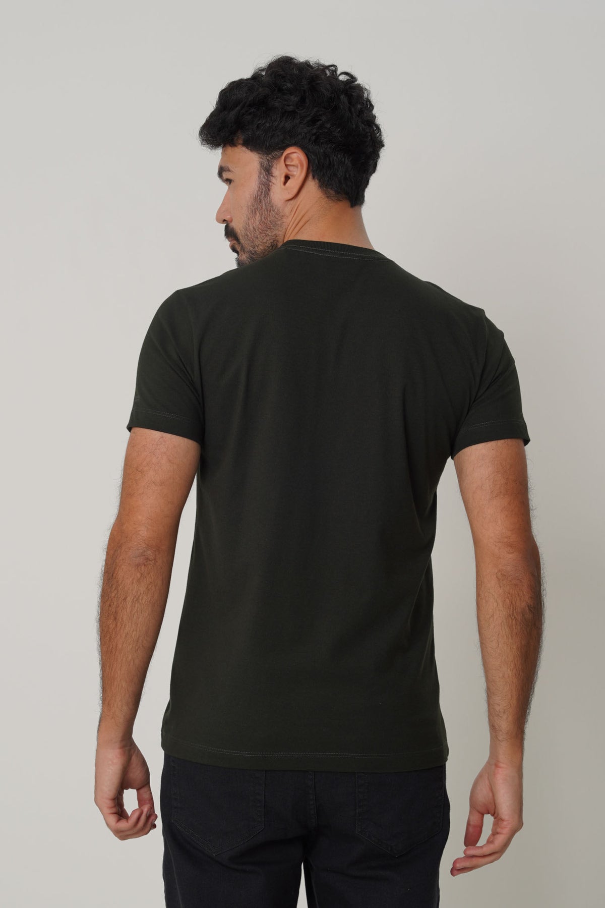 Camiseta Básica Lisa Masculina Acostamento Verde Folhagem