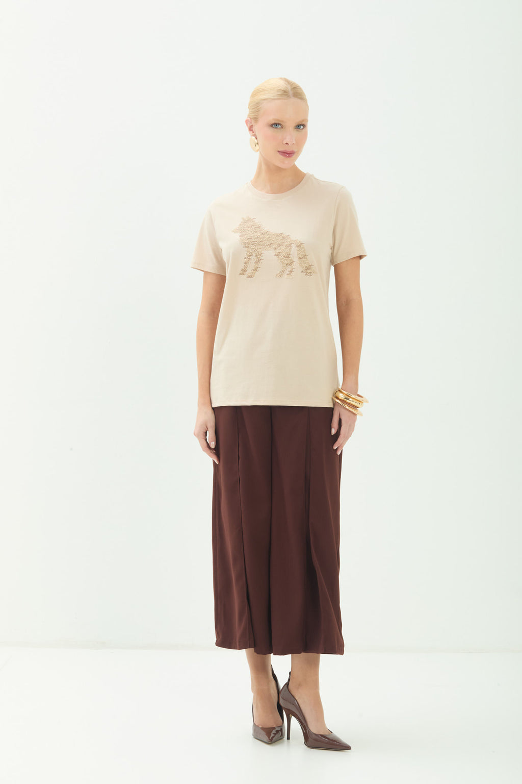 T-Shirt Lobo Lettering ACT Feminina Sand