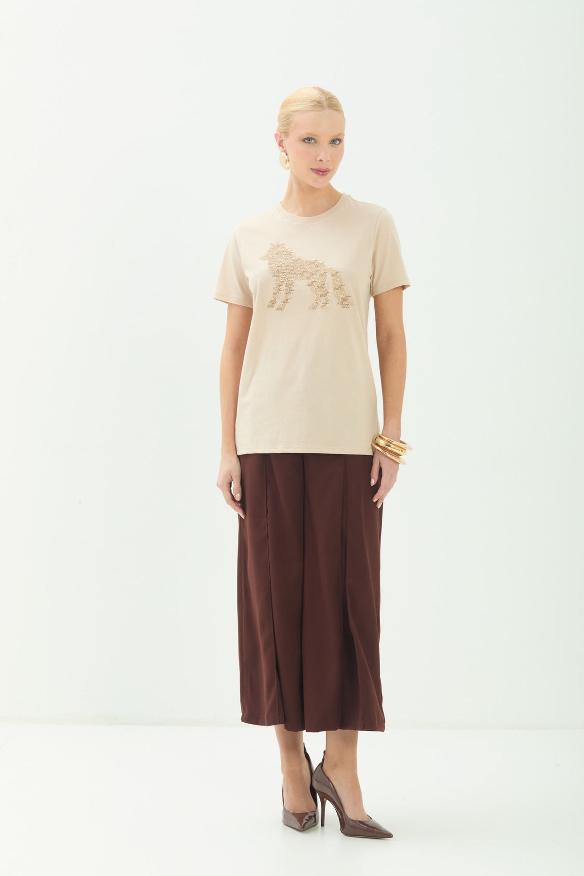T-Shirt Lobo Lettering ACT Feminina Sand