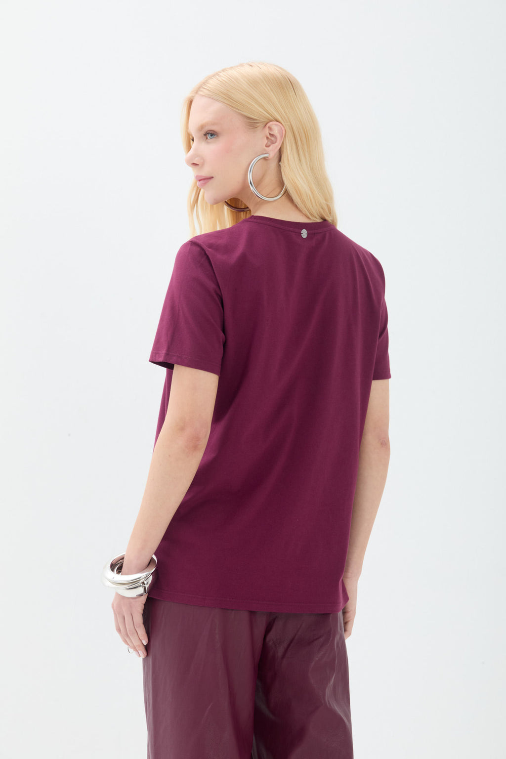 T-shirt Estampada Casual ACT Feminina Deep Ruby