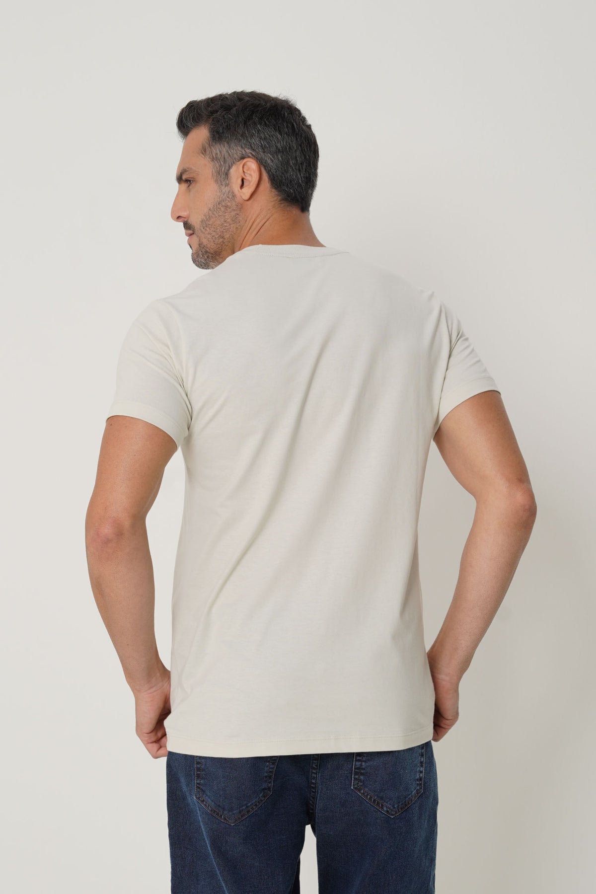 Camiseta Básica Com Bordado Masculina Acostamento Cinza Gelo