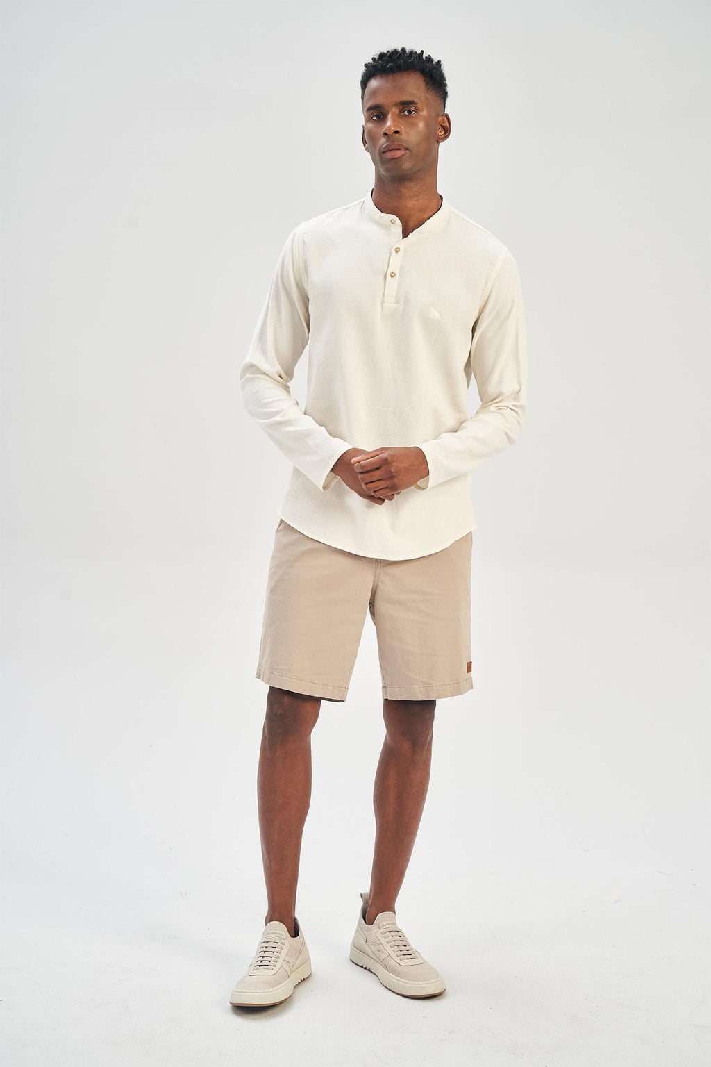 Bata Manga Longa Linho Masculina Acostamento Preto