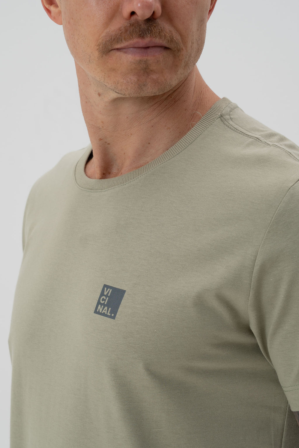Camiseta Classic Gola Redonda Masculina Vicinal Verde Salvia