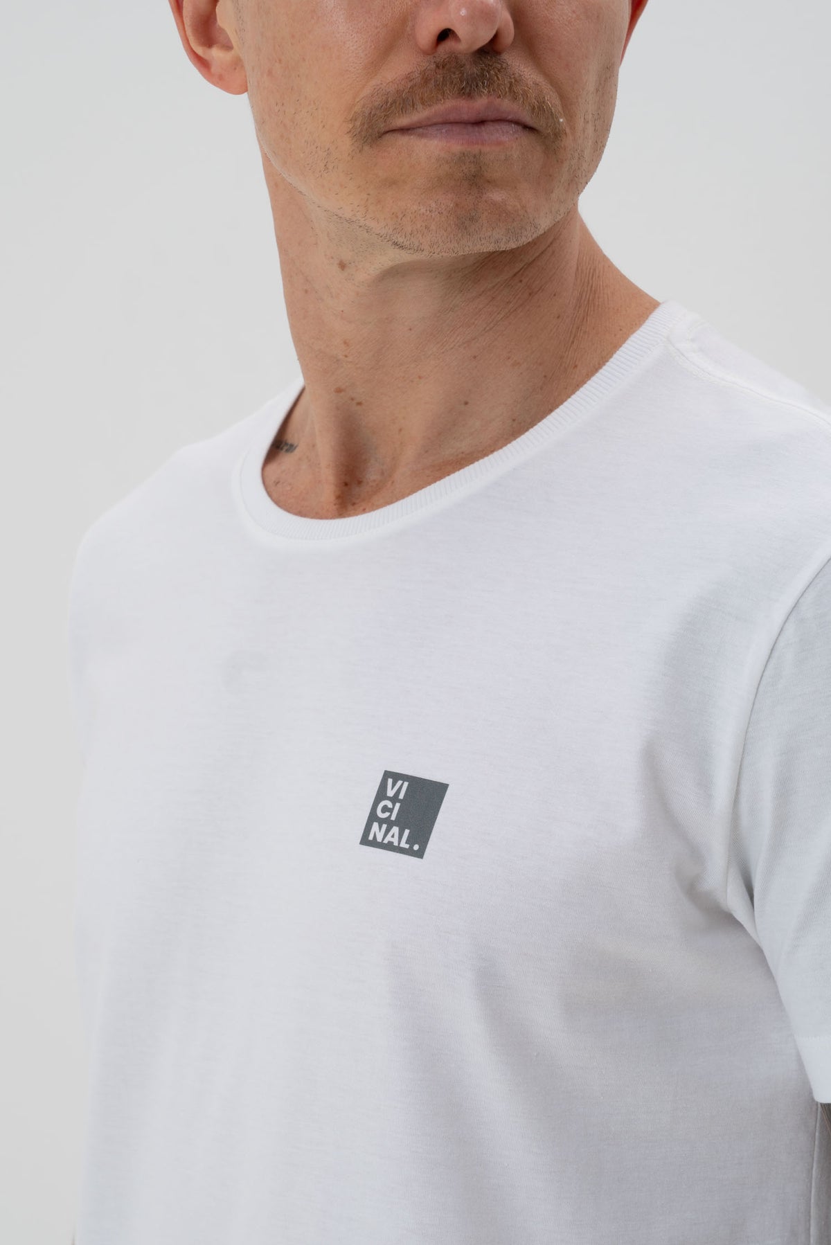 Camiseta Classic Gola Redonda Masculina Vicinal Off White Marfim