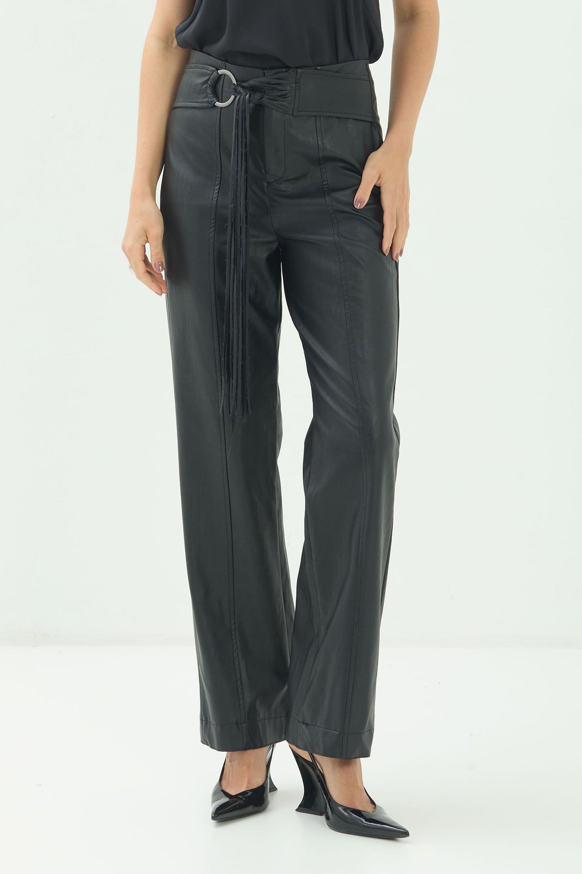 Calça Pu Detalhe Amarração ACT Feminina Preto