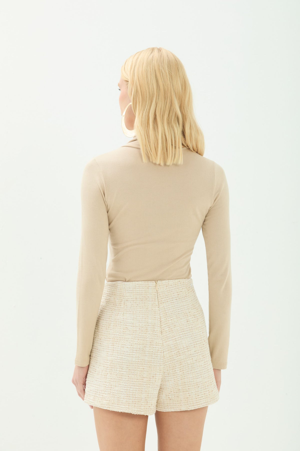 Shorts Texturizado Elegante ACT Feminino Sand C/ Off White