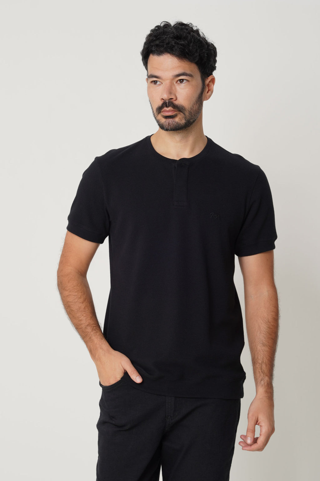 Camiseta Henley Bordada Masculina Acostamento Preto