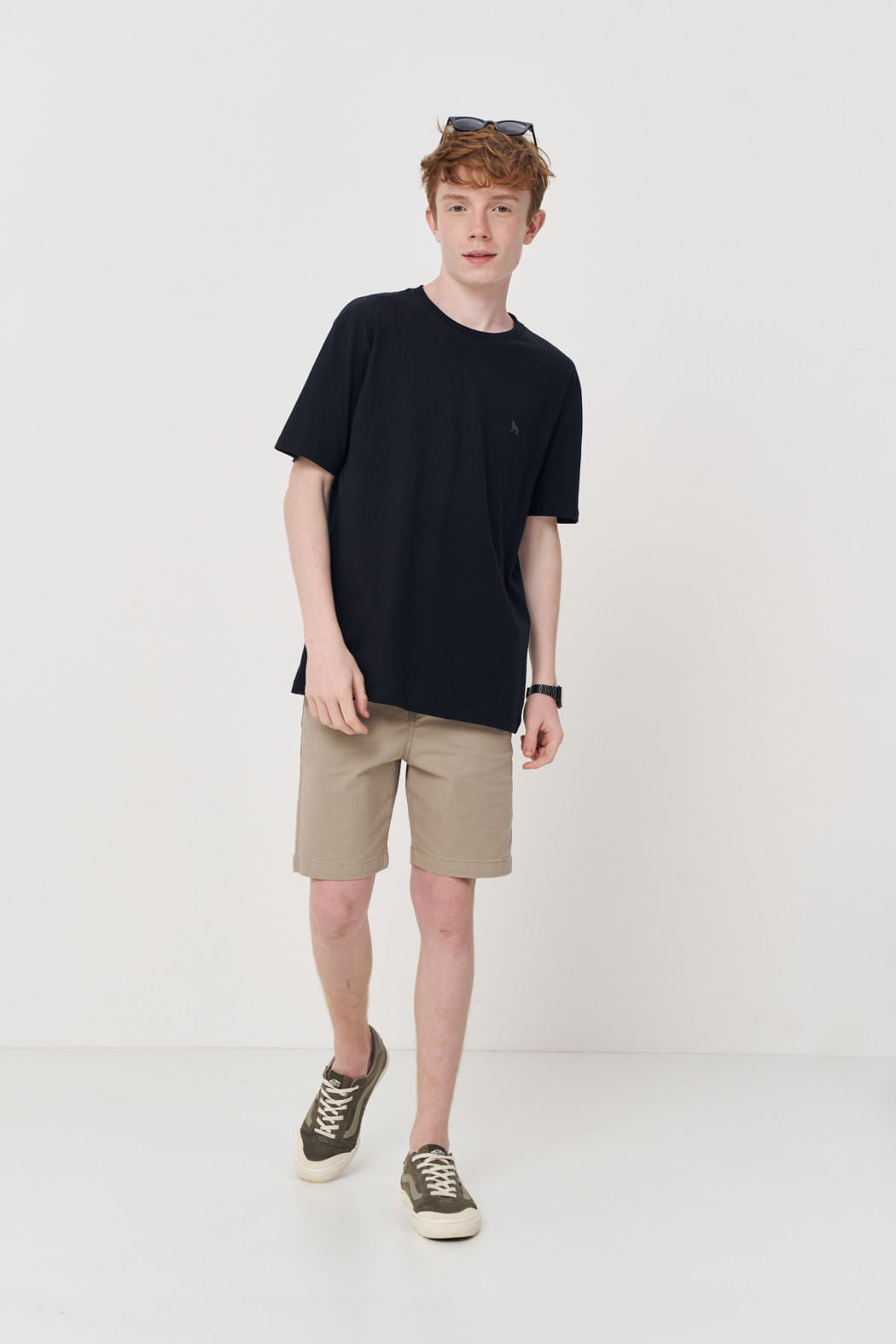 Camiseta Classic Estampa Menino Acostamento Next Preto