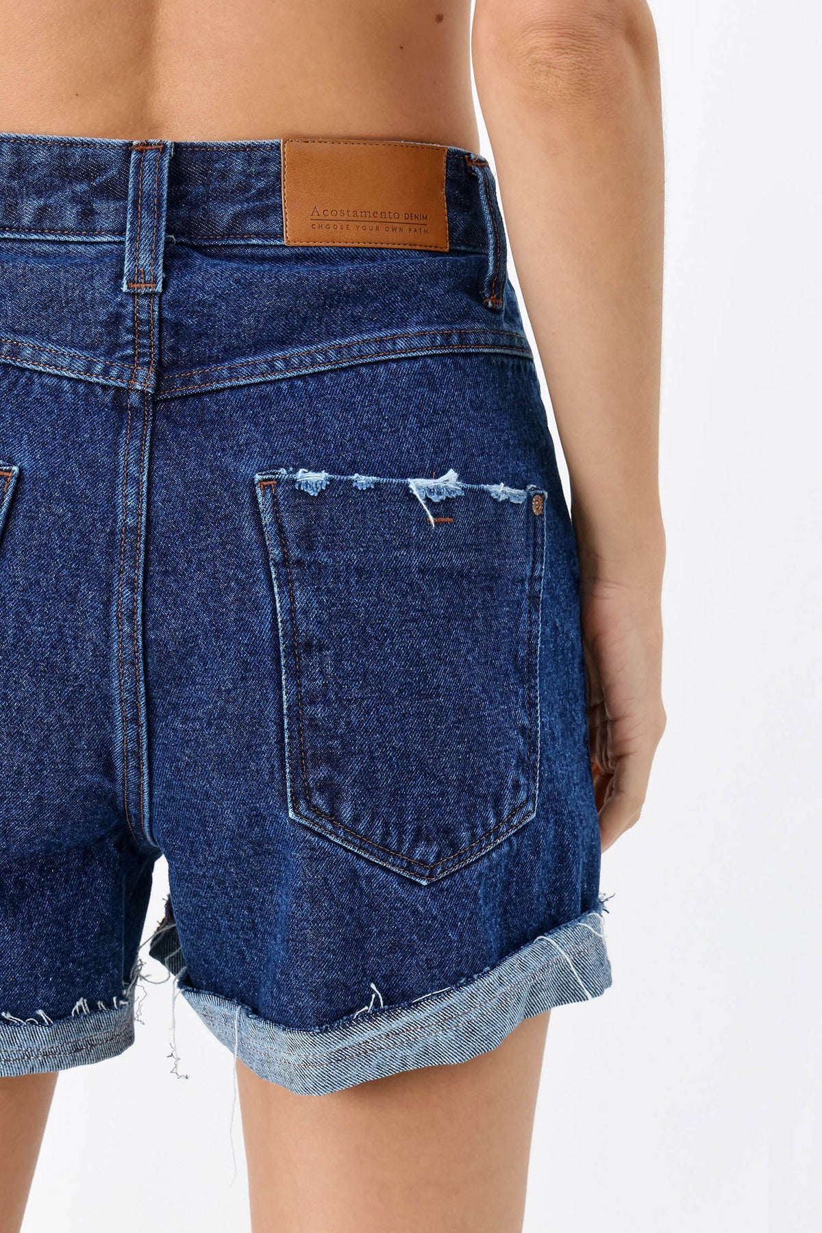 Short Jeans Barra Dobrada ACT Feminino Jeans Escuro