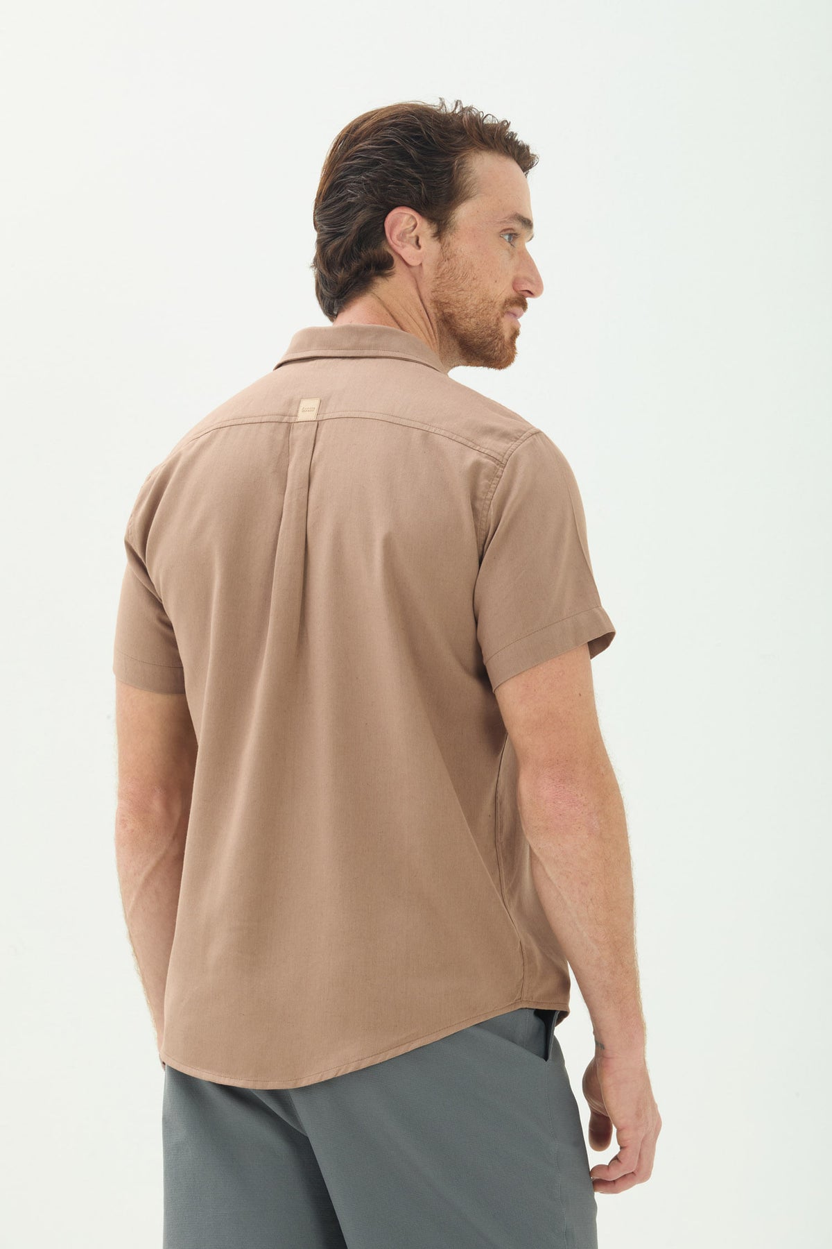 Camisa Manga Curta Leve Masculina Acostamento Marrom