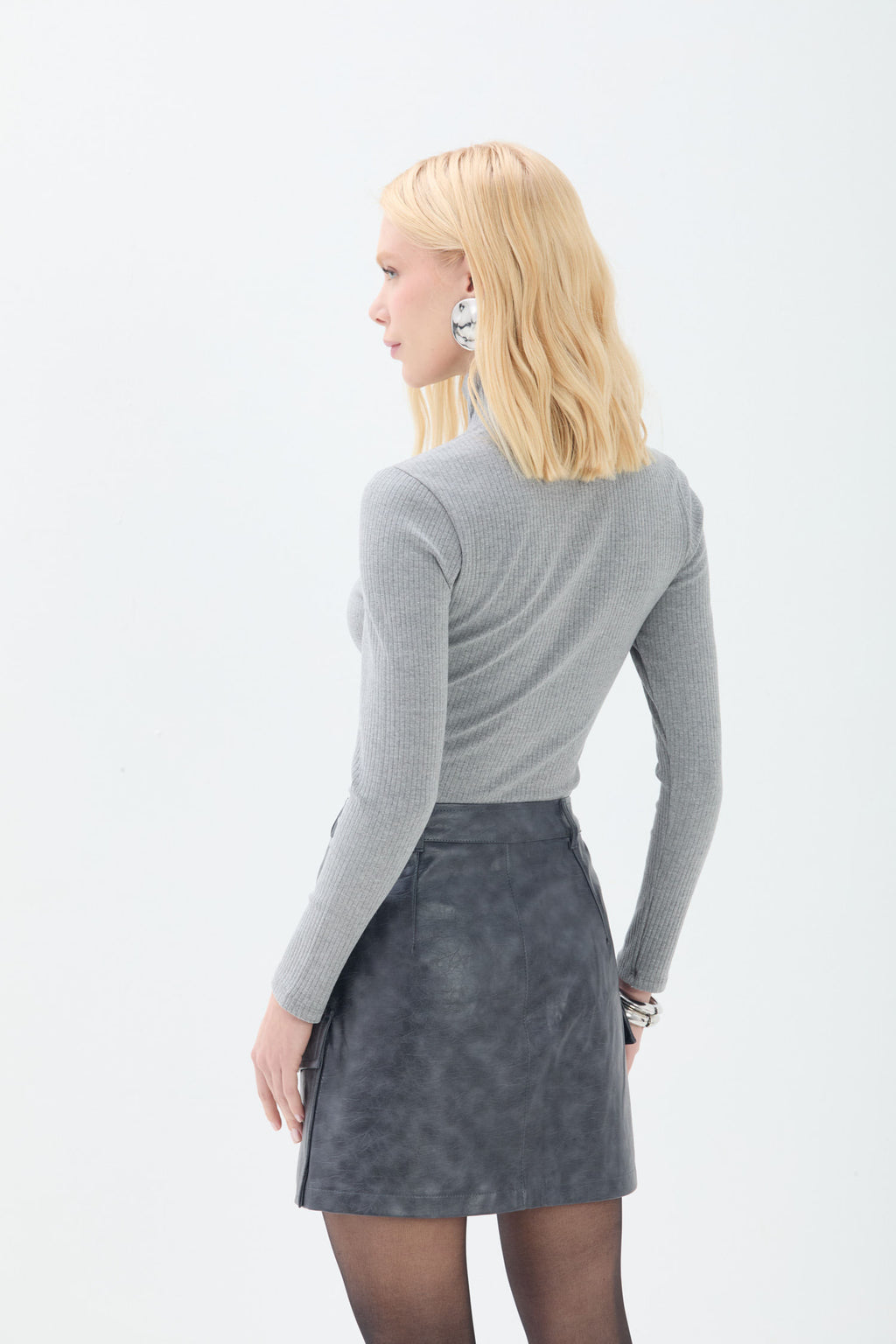 Saia Curta Pu Estilo Cargo ACT Feminino Chumbo